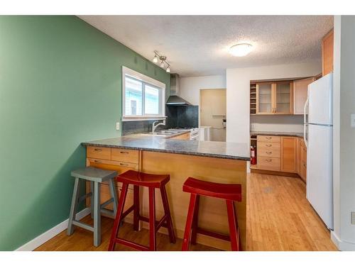 306 11 Street Nw, Calgary, AB - Indoor Photo Showing Kitchen