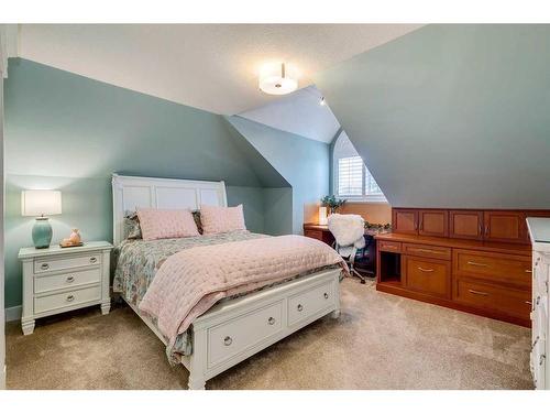 214 Sienna Hills Terrace Sw, Calgary, AB - Indoor Photo Showing Bedroom