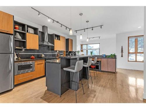 914 8 Avenue Se, Calgary, AB - Indoor Photo Showing Kitchen With Upgraded Kitchen