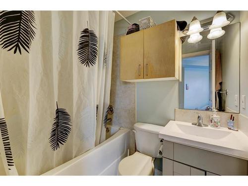 205-138 18 Avenue Se, Calgary, AB - Indoor Photo Showing Bathroom