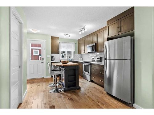 206-2400 Ravenswood View Se, Airdrie, AB - Indoor Photo Showing Kitchen