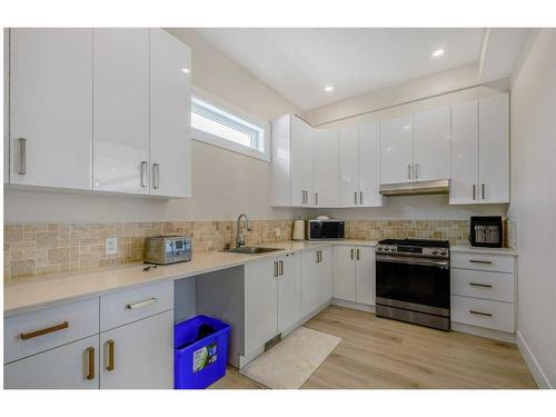 41 Farries Drive Se, Airdrie, AB - Indoor Photo Showing Kitchen