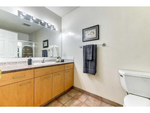 14-635 Marsh Road Ne, Calgary, AB - Indoor Photo Showing Bathroom
