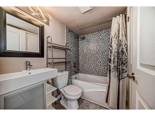203-1817 16 Street Sw, Calgary, AB - Indoor Photo Showing Bathroom