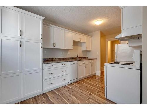 403-1817 11 Avenue Sw, Calgary, AB - Indoor Photo Showing Kitchen