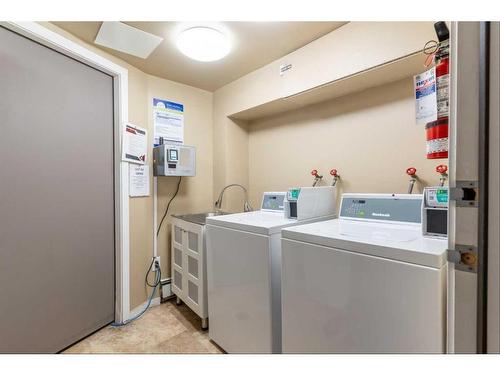 202-320 24 Avenue Sw, Calgary, AB - Indoor Photo Showing Laundry Room