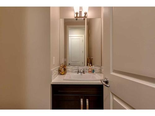 71 Victoria Cross Boulevard Sw, Calgary, AB - Indoor Photo Showing Bathroom