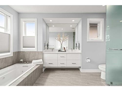 3013 34 Street Sw, Calgary, AB - Indoor Photo Showing Bathroom