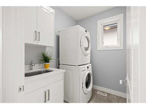 3013 34 Street Sw, Calgary, AB - Indoor Photo Showing Laundry Room