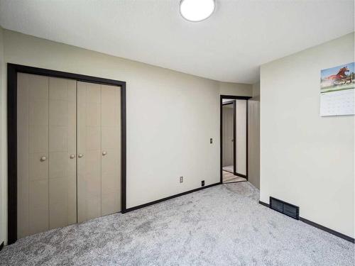 395 Cantrell Drive Sw, Calgary, AB - Indoor Photo Showing Other Room