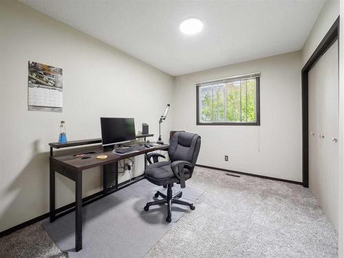 395 Cantrell Drive Sw, Calgary, AB - Indoor Photo Showing Office