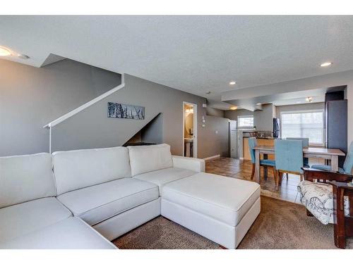 3138 New Brighton Gardens Se, Calgary, AB - Indoor Photo Showing Living Room