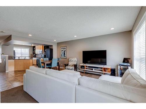 3138 New Brighton Gardens Se, Calgary, AB - Indoor Photo Showing Living Room