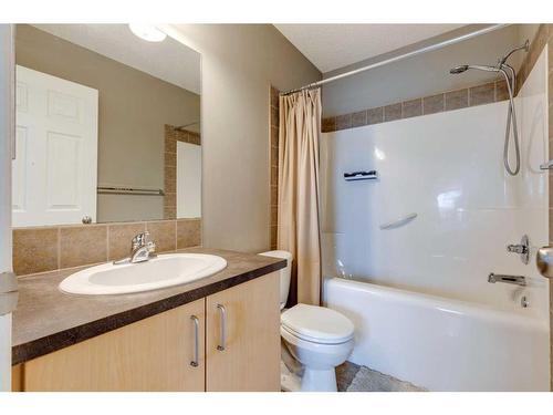 3138 New Brighton Gardens Se, Calgary, AB - Indoor Photo Showing Bathroom