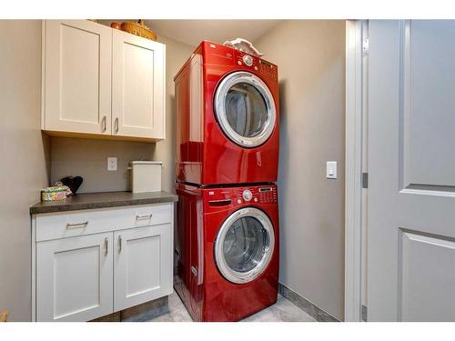 1410 26A Street Sw, Calgary, AB - Indoor Photo Showing Laundry Room