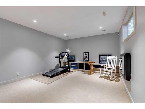1410 26A Street Sw, Calgary, AB - Indoor Photo Showing Gym Room