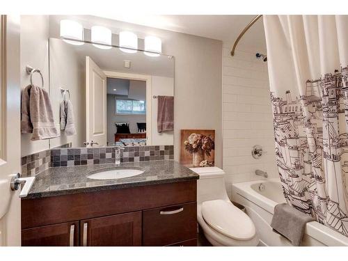 1410 26A Street Sw, Calgary, AB - Indoor Photo Showing Bathroom