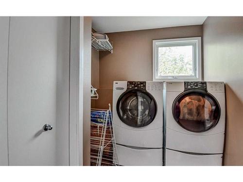 707 20 Street Nw, Calgary, AB - Indoor Photo Showing Laundry Room