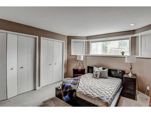 707 20 Street Nw, Calgary, AB - Indoor Photo Showing Bedroom
