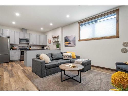 108 River'S Bend Way, Dead Man'S Flats, AB - Indoor Photo Showing Kitchen