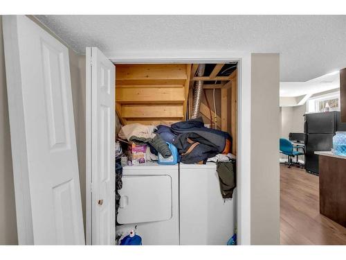 15 Skyview Point Road Ne, Calgary, AB - Indoor Photo Showing Laundry Room