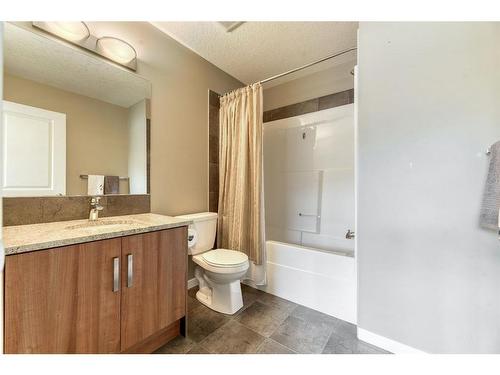 225 New Brighton Row Se, Calgary, AB - Indoor Photo Showing Bathroom