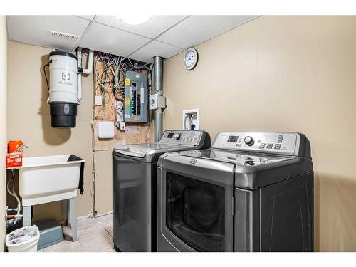 84 River Rock Circle Se, Calgary, AB - Indoor Photo Showing Laundry Room