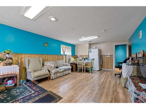 39 Whitworth Way Ne, Calgary, AB - Indoor Photo Showing Living Room