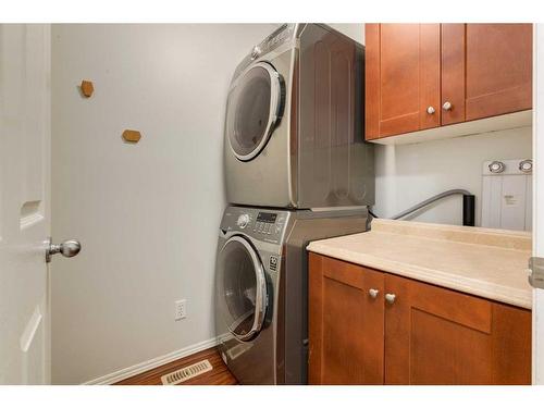 47 Cougarstone Common Sw, Calgary, AB - Indoor Photo Showing Laundry Room