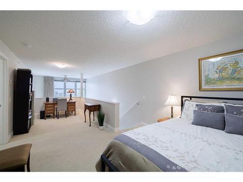 1307-10221 Tuscany Boulevard Nw, Calgary, AB - Indoor Photo Showing Bedroom