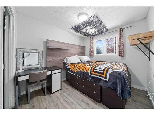 544 Blackthorn Green Ne, Calgary, AB - Indoor Photo Showing Bedroom