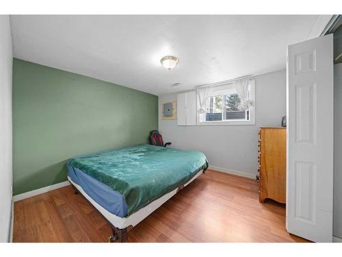 544 Blackthorn Green Ne, Calgary, AB - Indoor Photo Showing Bedroom