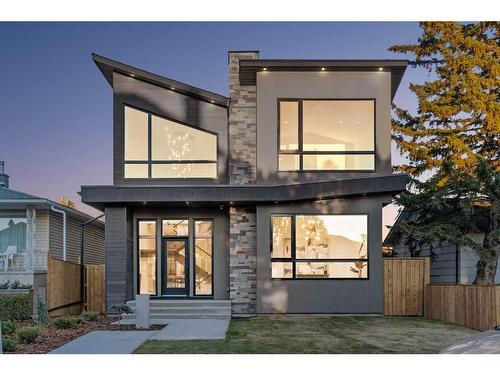 216 13 Street Ne, Calgary, AB - Outdoor