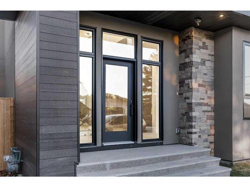 216 13 Street Ne, Calgary, AB - Outdoor With Exterior