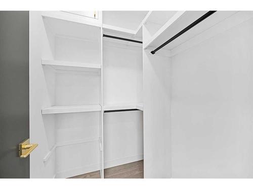 216 13 Street Ne, Calgary, AB - Indoor With Storage