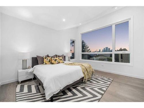 216 13 Street Ne, Calgary, AB - Indoor Photo Showing Bedroom