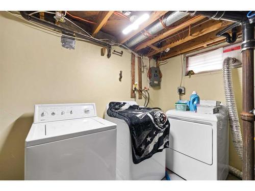 918 Rundle Crescent Ne, Calgary, AB - Indoor Photo Showing Laundry Room