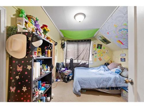 918 Rundle Crescent Ne, Calgary, AB - Indoor Photo Showing Bedroom