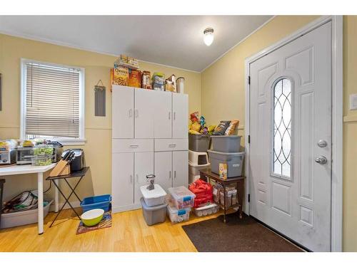 918 Rundle Crescent Ne, Calgary, AB - Indoor Photo Showing Other Room