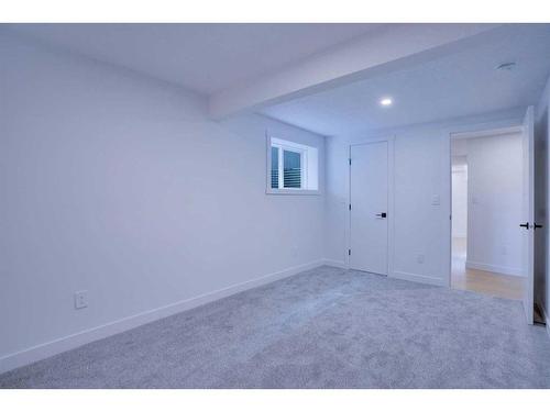 10911 Elbow Drive Sw, Calgary, AB - Indoor Photo Showing Other Room