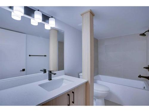 10911 Elbow Drive Sw, Calgary, AB - Indoor Photo Showing Bathroom