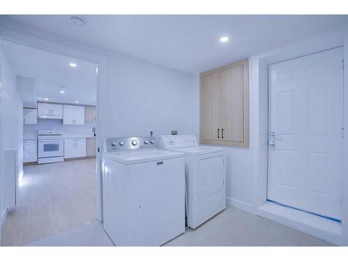10911 Elbow Drive Sw, Calgary, AB - Indoor Photo Showing Laundry Room