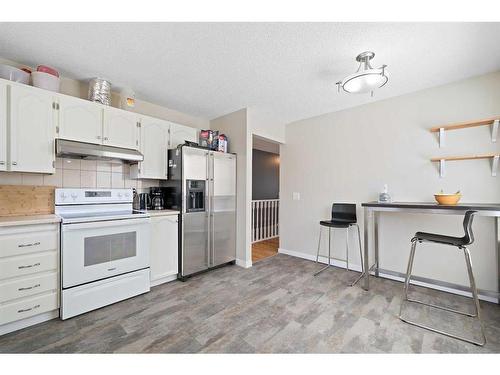 111 Bow Green Crescent Nw, Calgary, AB - Indoor Photo Showing Kitchen