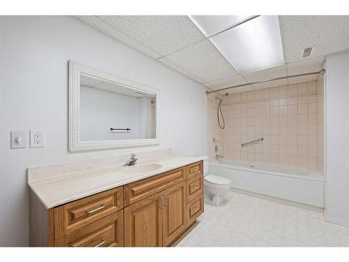 111 Bow Green Crescent Nw, Calgary, AB - Indoor Photo Showing Bathroom