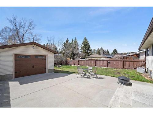 111 Bow Green Crescent Nw, Calgary, AB - Outdoor