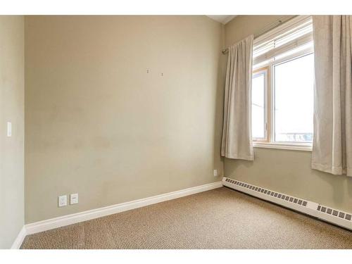 637-910 Centre Street Ne, Calgary, AB - Indoor Photo Showing Other Room