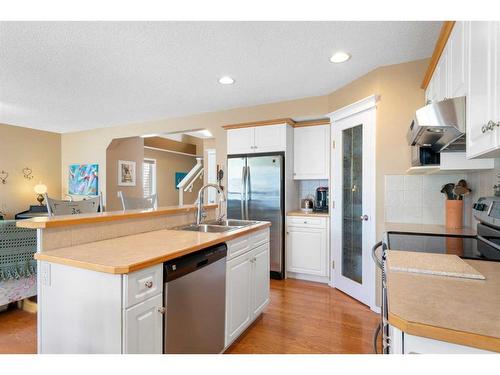 320 Cresthaven Place Sw, Calgary, AB - Indoor Photo Showing Kitchen With Double Sink