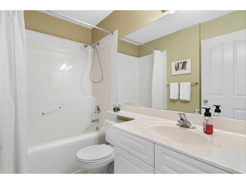 320 Cresthaven Place Sw, Calgary, AB - Indoor Photo Showing Bathroom