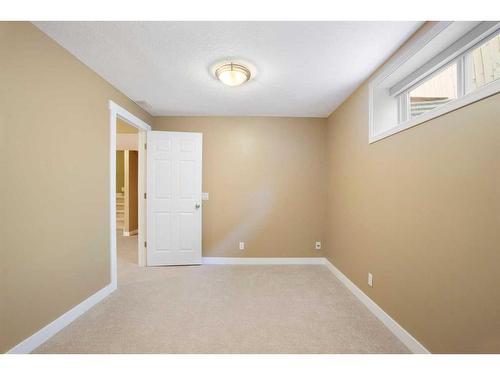 320 Cresthaven Place Sw, Calgary, AB - Indoor Photo Showing Other Room