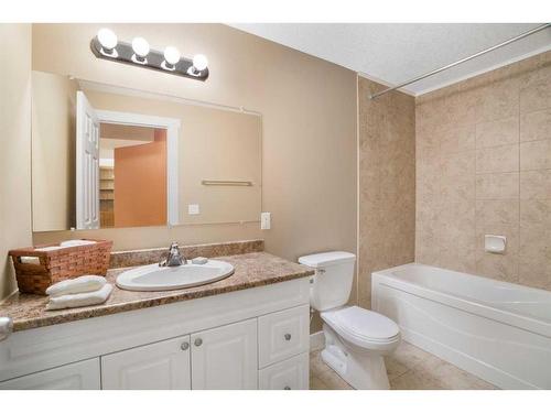 320 Cresthaven Place Sw, Calgary, AB - Indoor Photo Showing Bathroom